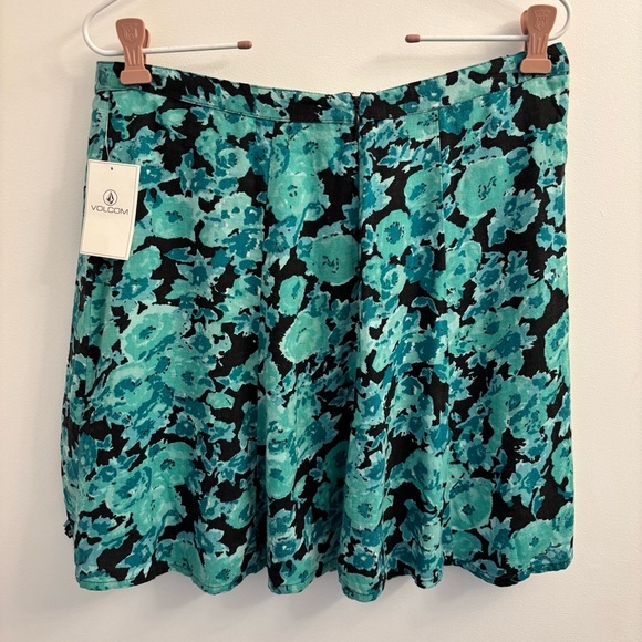 Volcom NWT Floral Pleated Mini Skirt Zip Womens Preppy Feminine Size Large - Picture 3 of 8